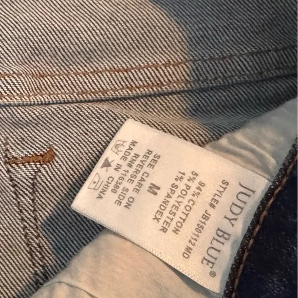 Ms Sunny - Judy Blue Hi-rise sun embroidery cut off shorts ☀️ - Picture 11 of 11